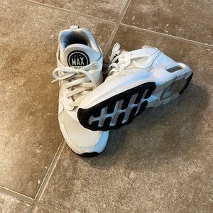 Boys size 6.5 Nike air max 8.5 in women’s